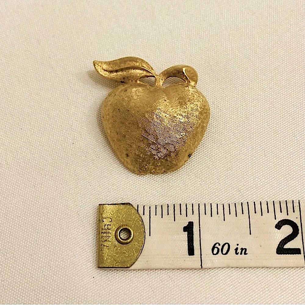 💫 Vintage Gold Apple Brooch Pin